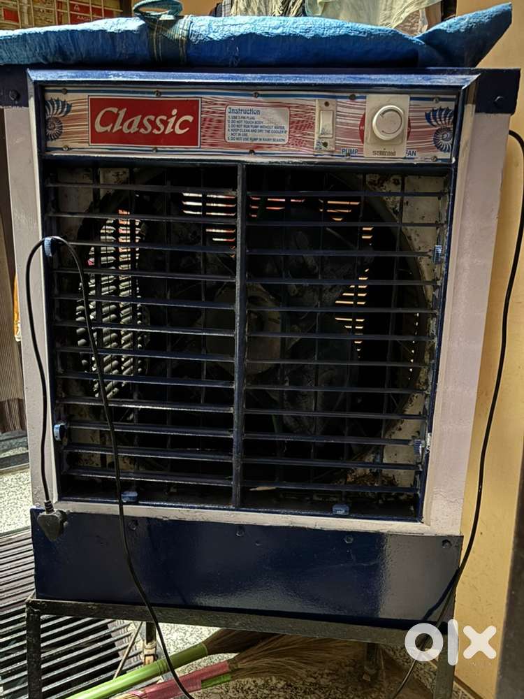 Cooler with Stand