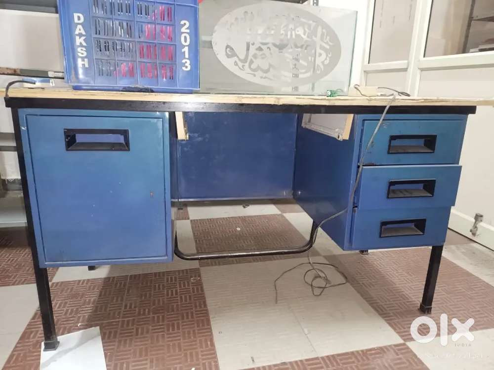 Cash table for immediate sale