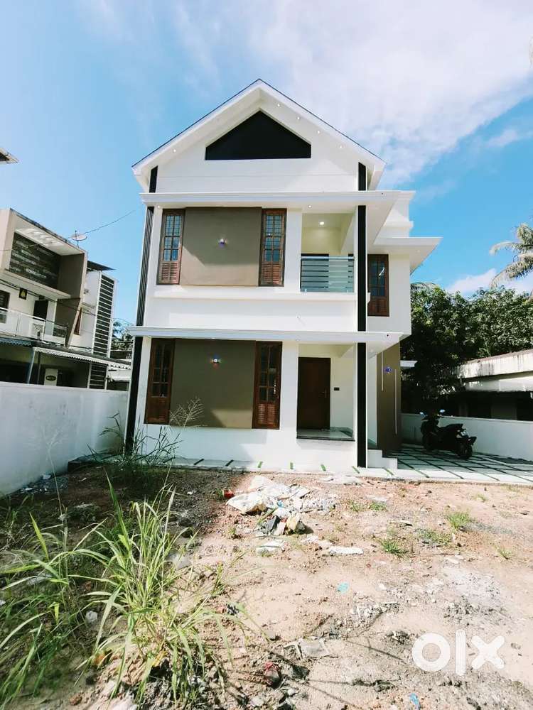 ഉഗ്രൻ, 3 bhk പുതിയ വിട് തൃപ്പൂണിത്തുറകടുത്