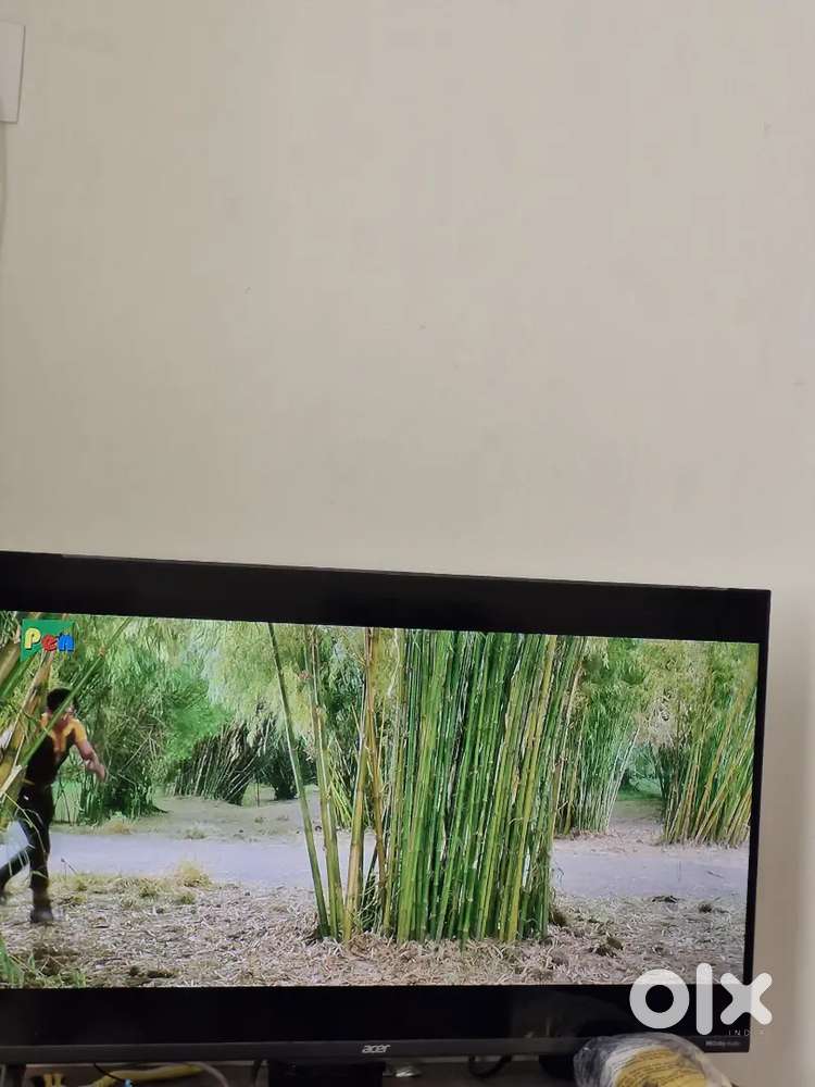 Acer TV 32 inch with remote 10 months old