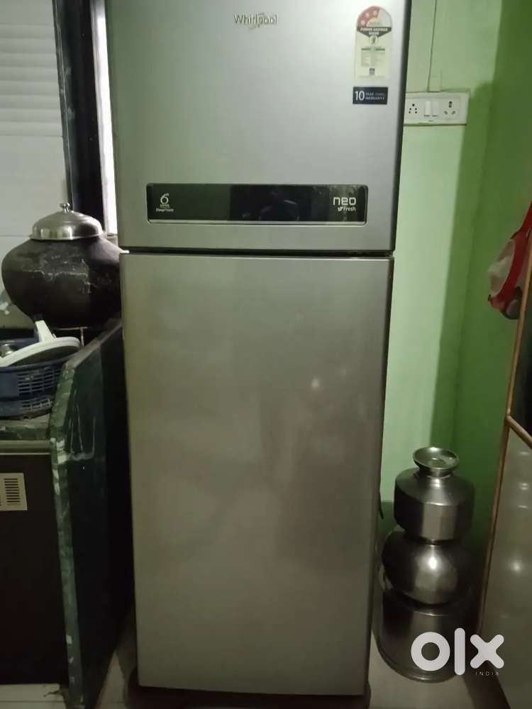 Whirlpool refrigerator in excellent condition