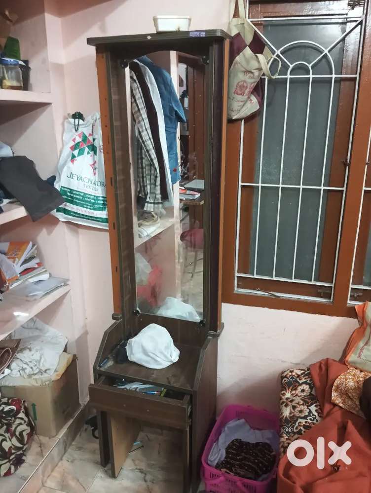 Dressing table