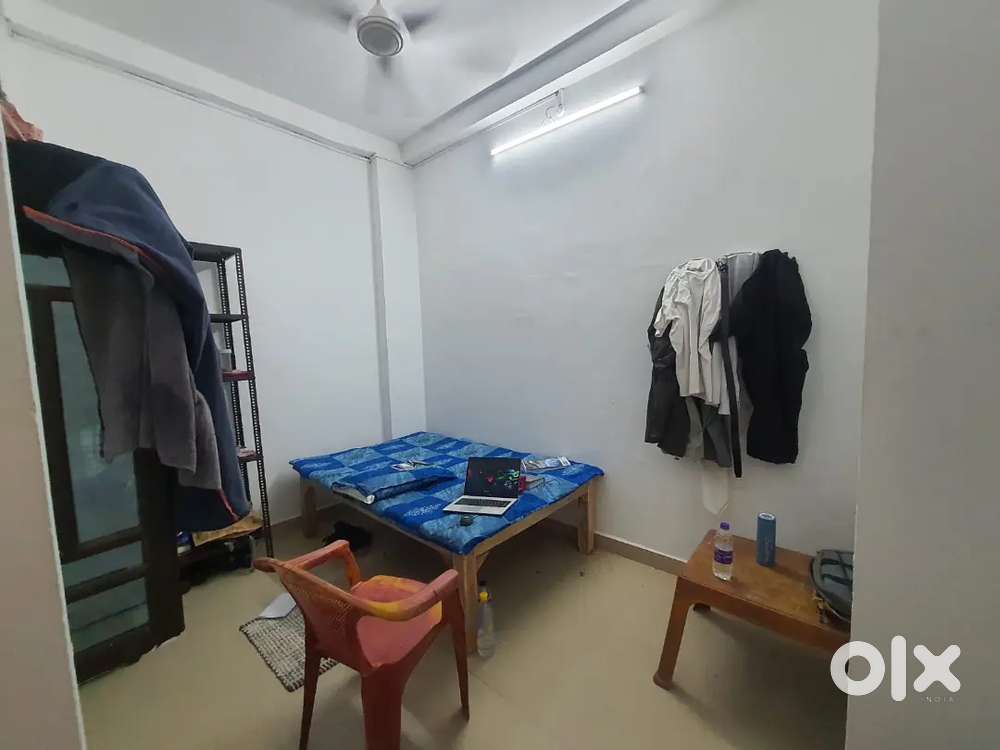 Independent 1 room set with attached bathroom and kitchen.