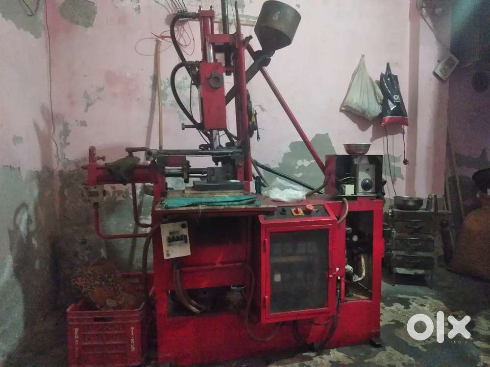 Plastic molding machine