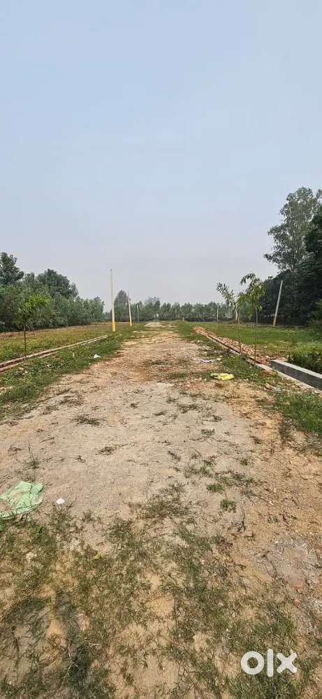 पीलीभीत रोड पर हाइवे से 100 मीटर वॉकिंग डिस्टेंस पर