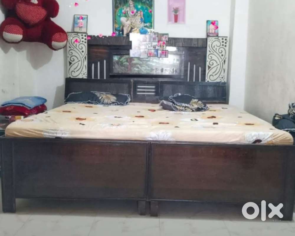Good condition double bed lene wala mess kare without gaade