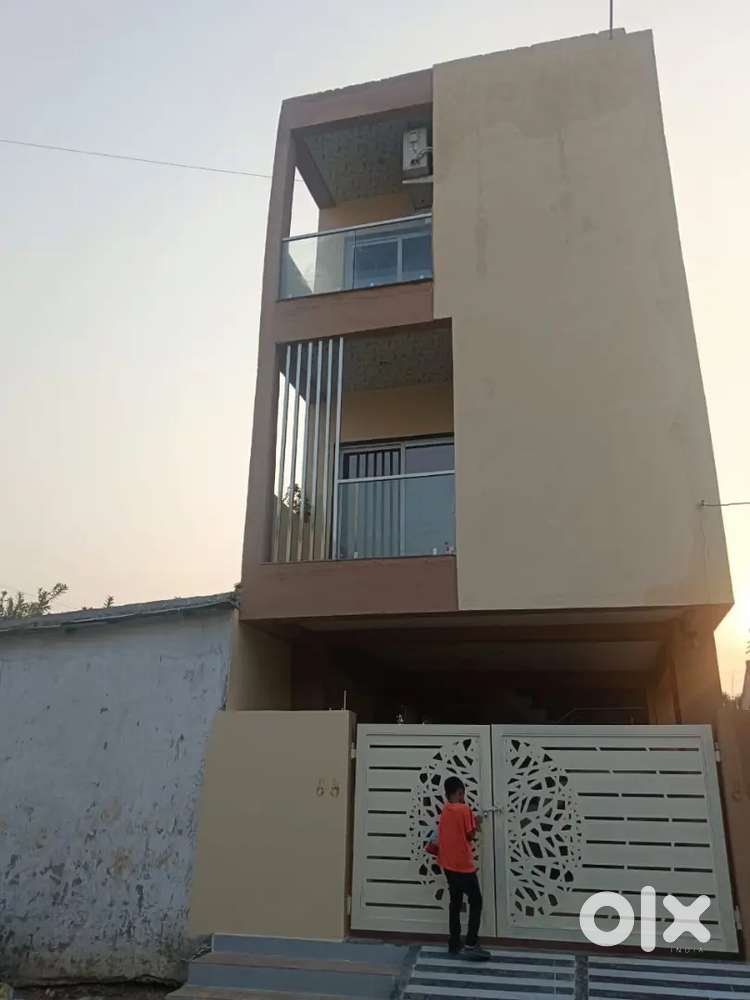 Single room for working professionals