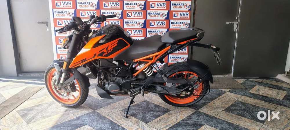 Single hand used vehicle