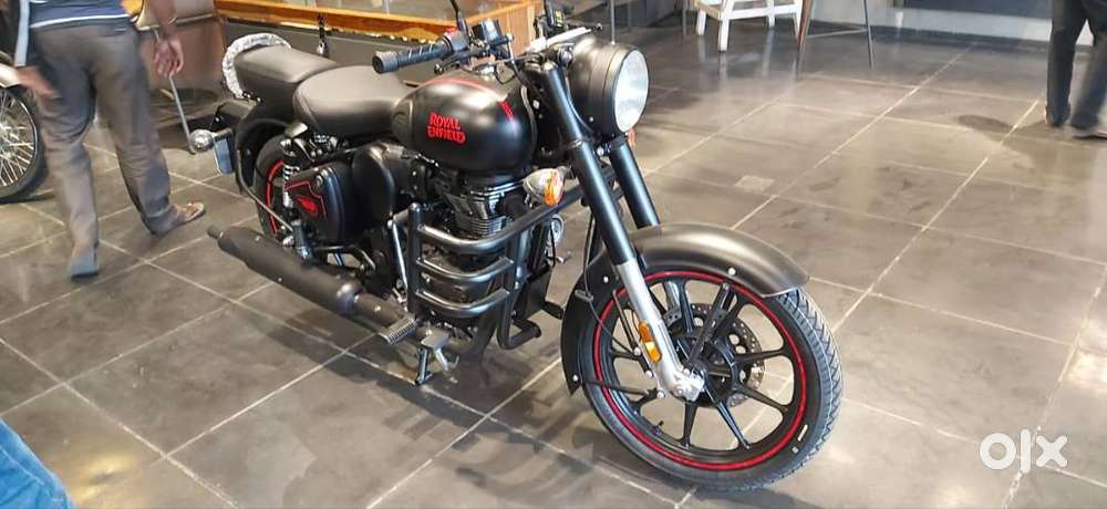 Classic 350 Stealth black colour