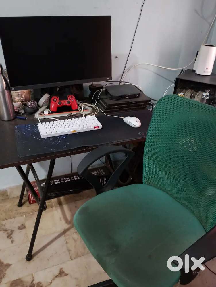 Moving chair and table set aur any one