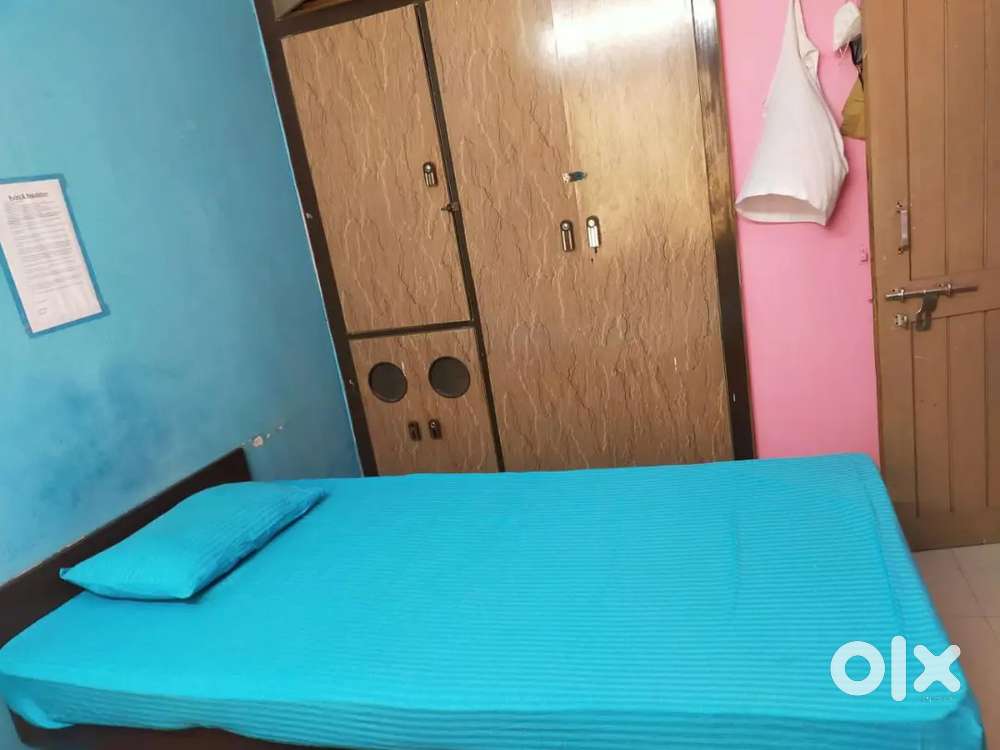 Very comfortable pg for bechlers Boy's at gotri area