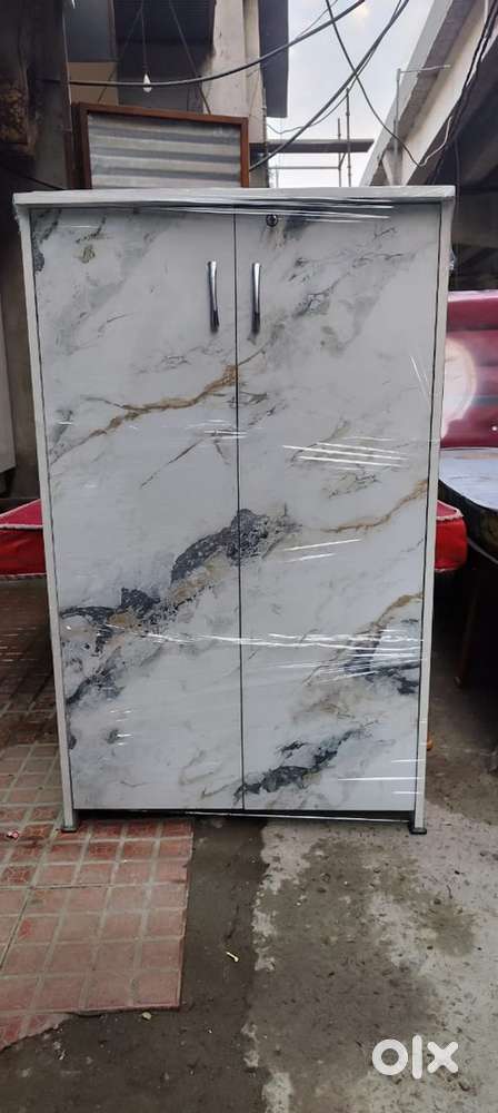 Almirah for only 2200