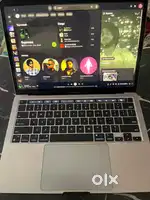 MacBook Pro 2022 – Excellent Condition (8GB RAM / 256GB SSD) touchbar