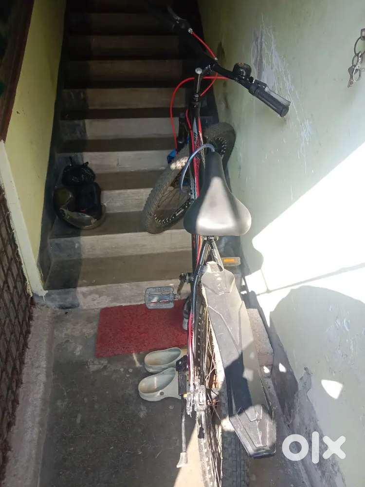 Only 5 month old Hercules cycle New condition sell with bill