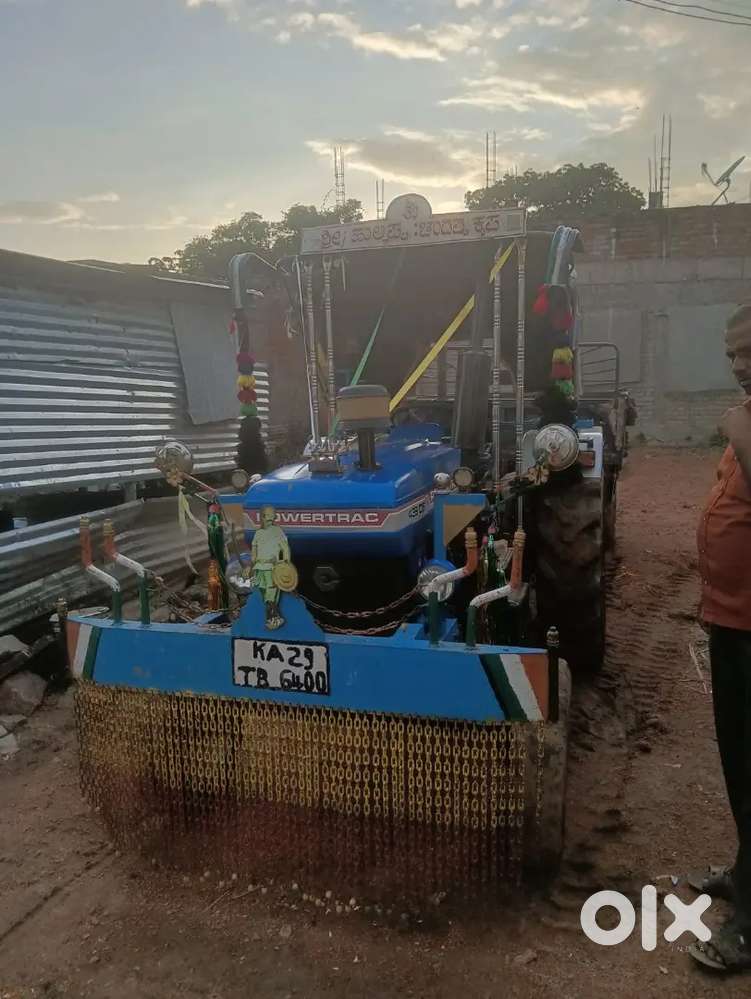 Powertrac 439 Engine with trailer