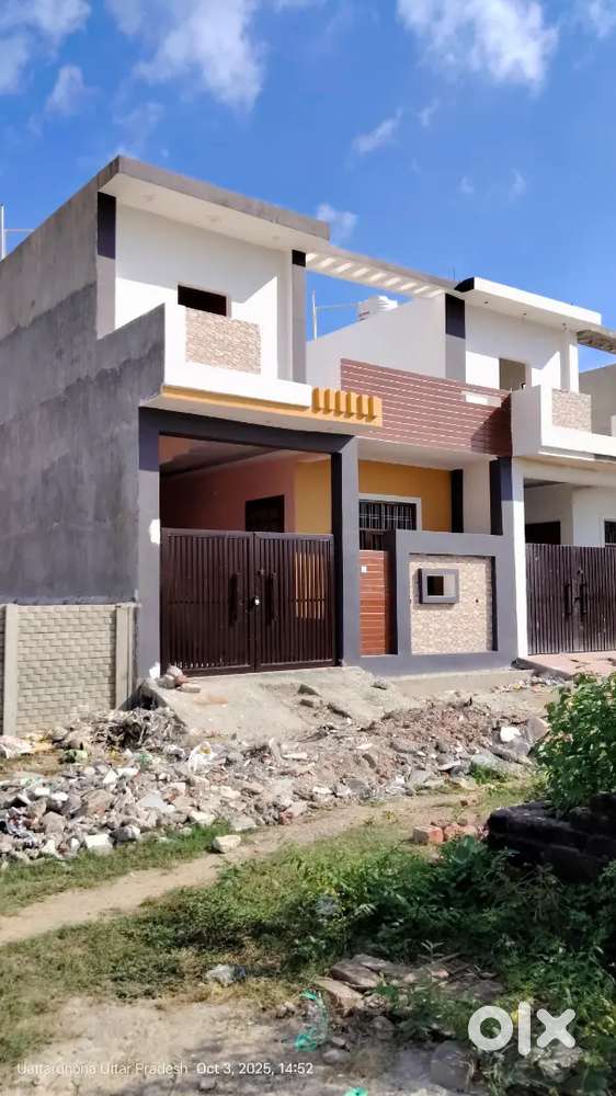 2bhk house near bbd university in gated society