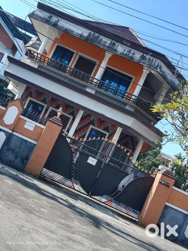 പോളയത്തോട്,  കൊല്ലം.6.250 CENT, 2300 sqft, 4 BED, 3 BATH.