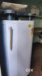 Old fridge ( repair hon wali aa thodi 2000-2500)