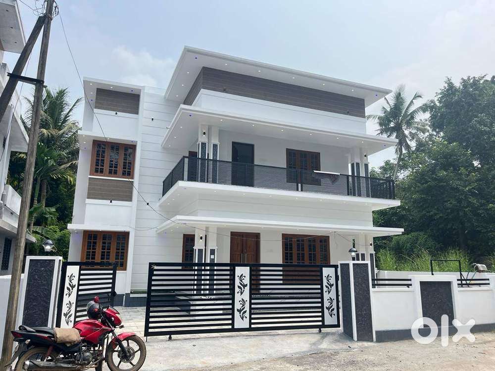 Villa 2200 Sqft/6cent/4 bhk/85lakh/Mannuthy Thrissur