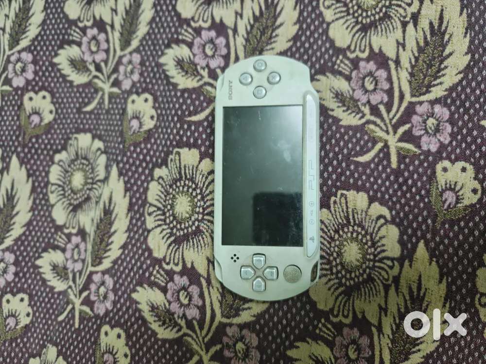 PSP E1004 Retro console