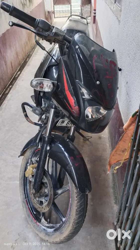 One hand bike , best condition new tyre , no problem in bike