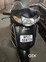 Activa 3g in running condition aachi gaadi hai hum roz use karte hai