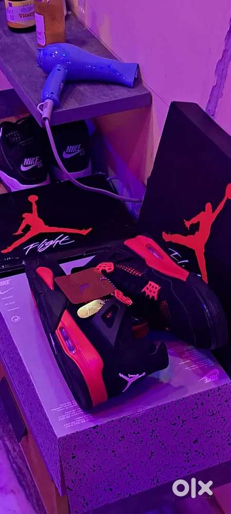 NIKE AIR JORDAN RETRO - 4