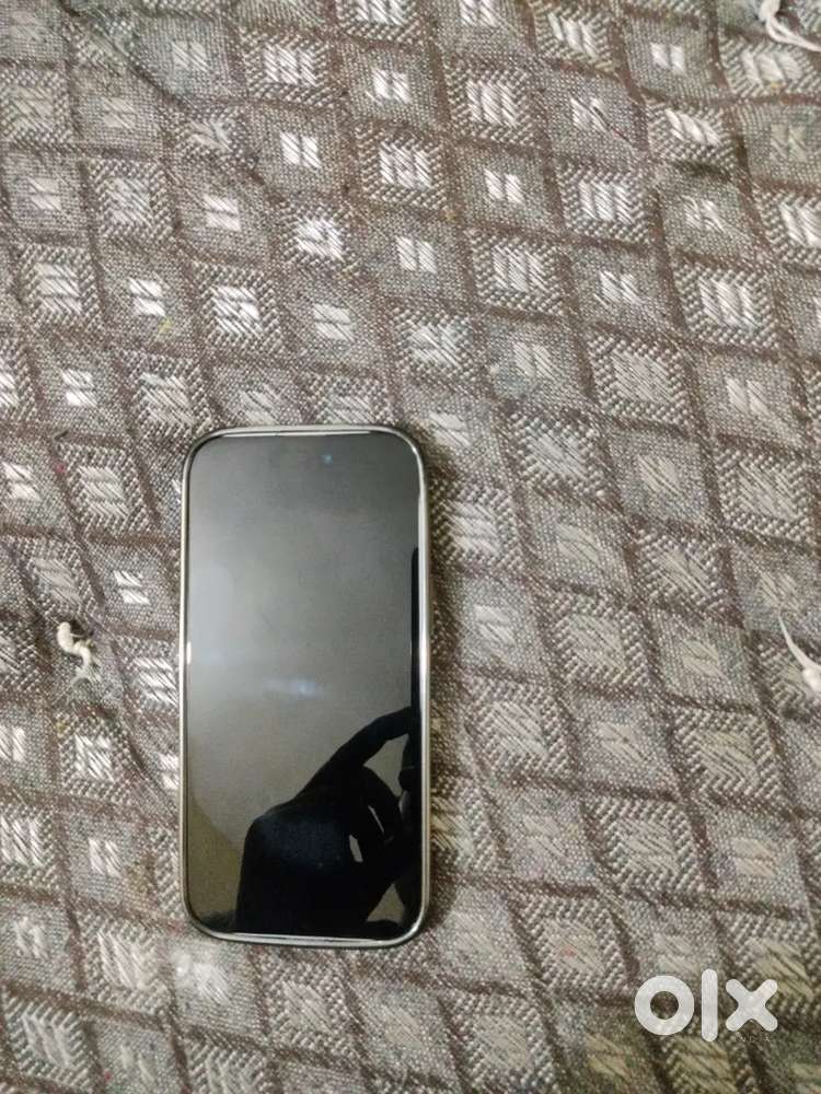 Iphone 15 battery health 82% hai baaki no issue not a single scratch
