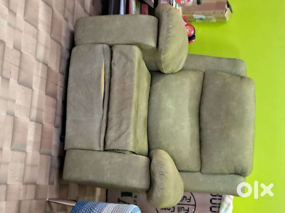 Dining table n reclining chair
