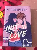 The global sensation Ali hazelwood presents Not in love.