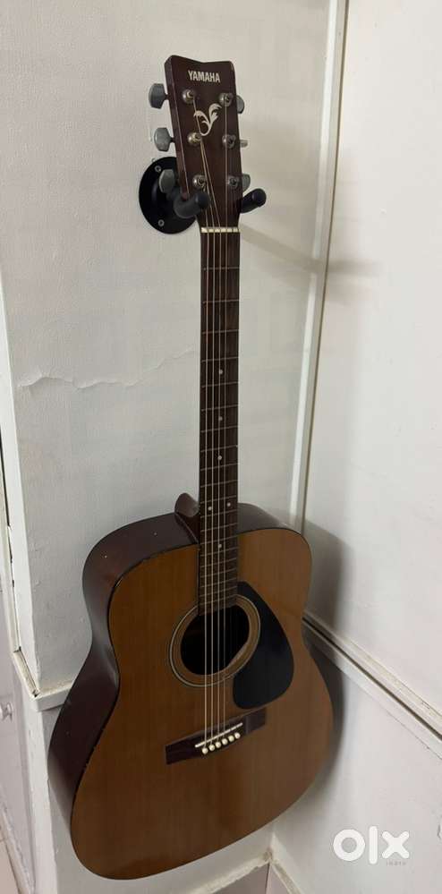Yamaha F210 Acoustic Guitar