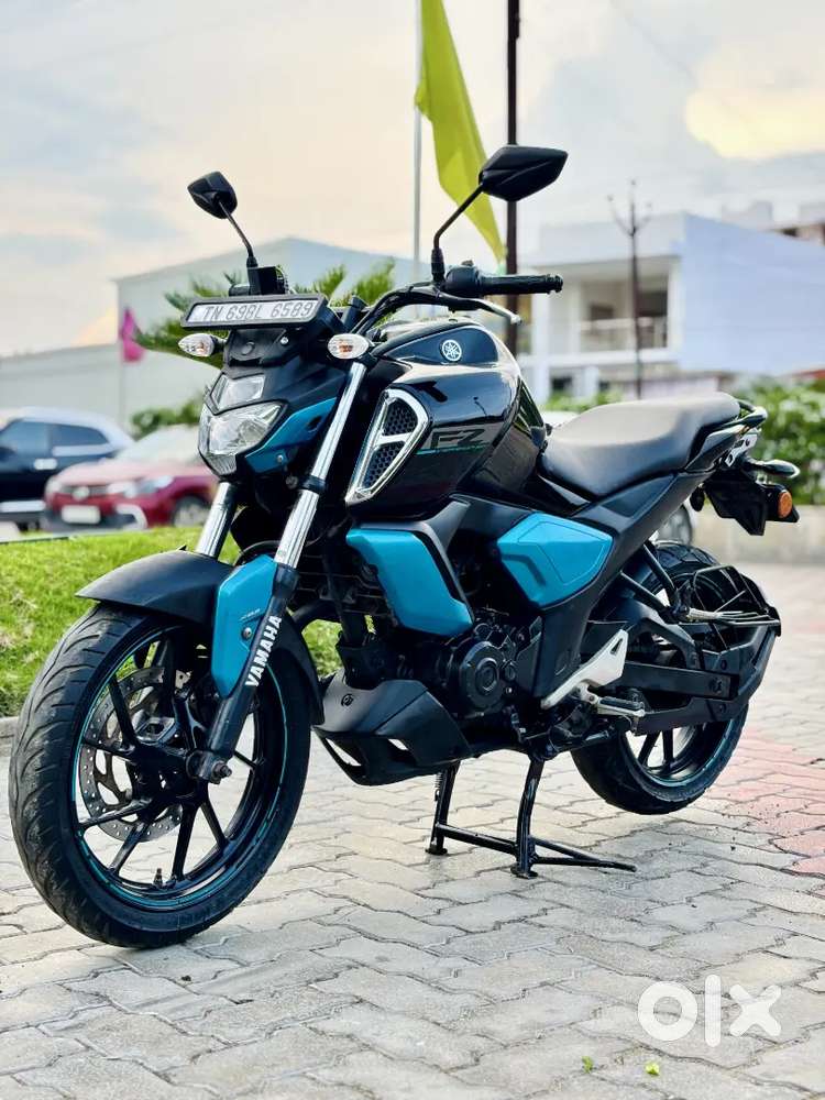 YAMAHA FZ V3