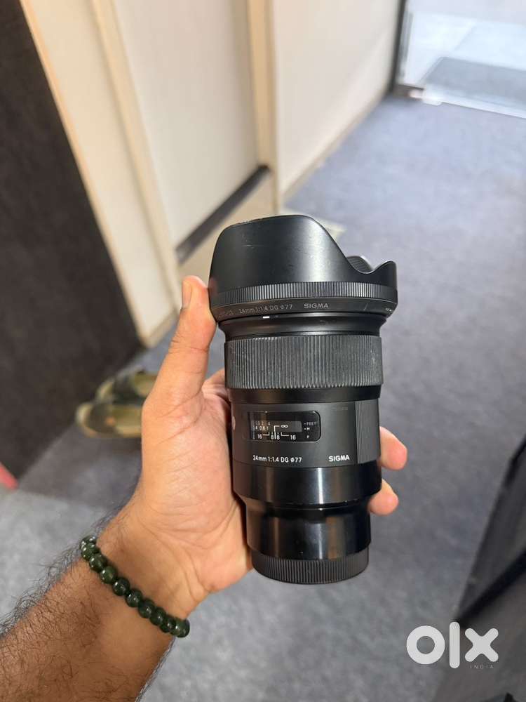 Sony lens 24mm , 50mm, 90mm + Trolly bag and Mic