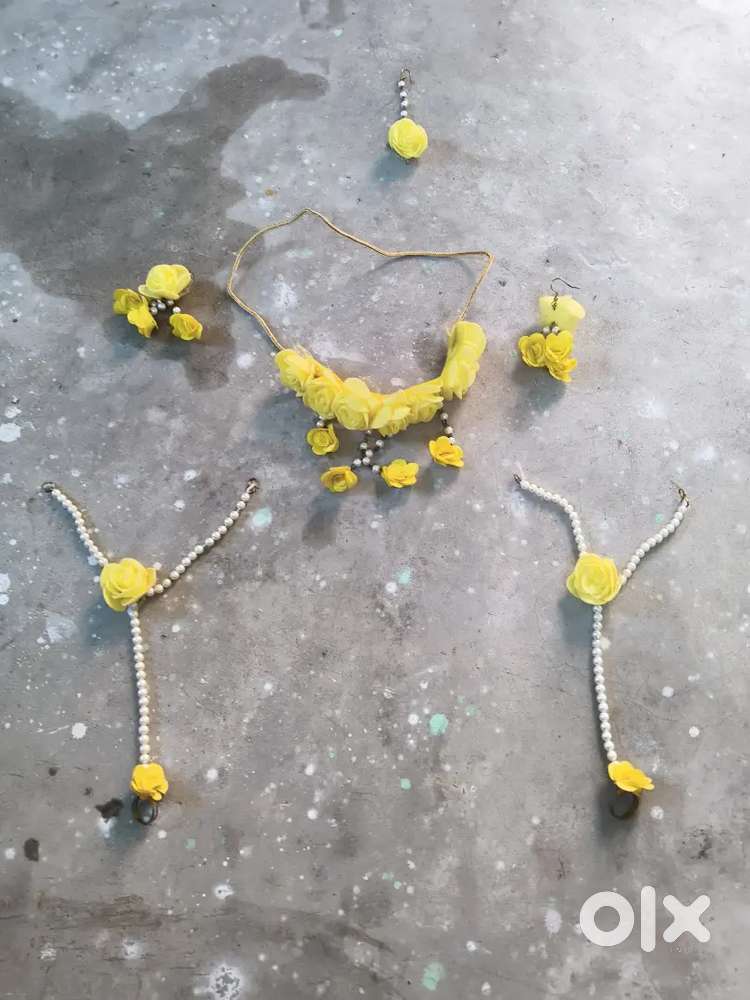 Yah ek phoolon Se banaa hua har hai