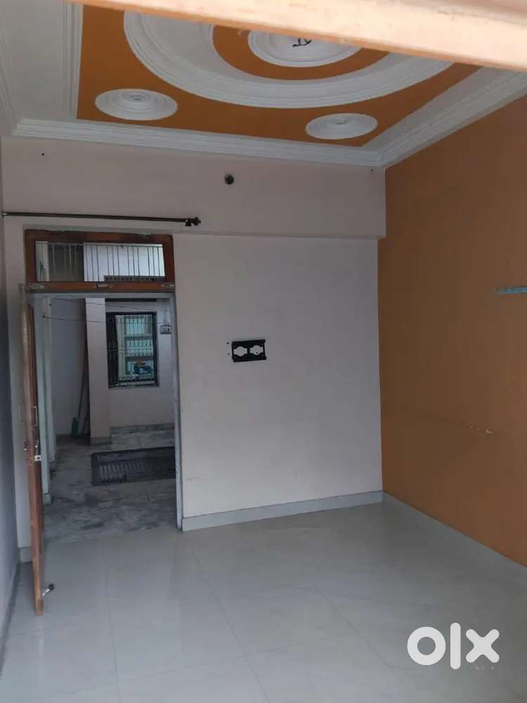 2 room set 1 kitchen 1 saprate washroom 1 floor saprate portions