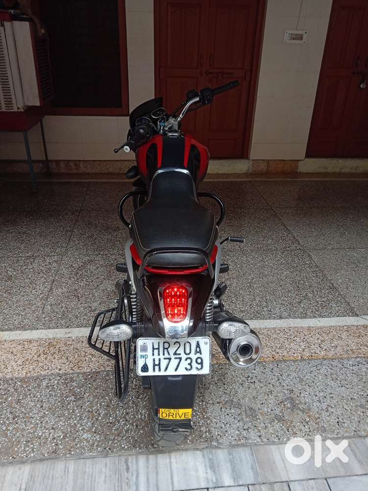 Bajaj v15 vikrant 2017 model both keyss 2 nd owner sealed engine