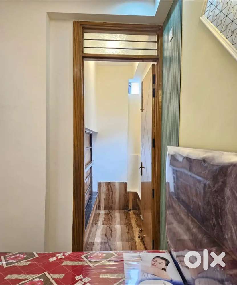 2 BHK flat semi furnish 62 nearby Indirapuram available