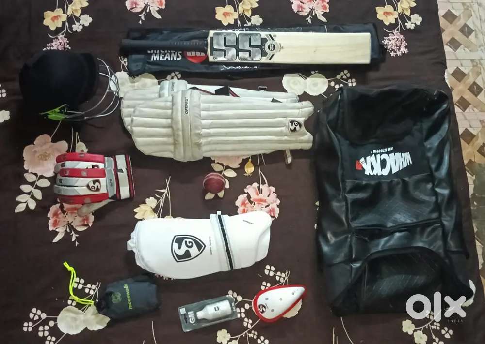 Unused mint condition cricket kit bag with premium equipment (adult RH