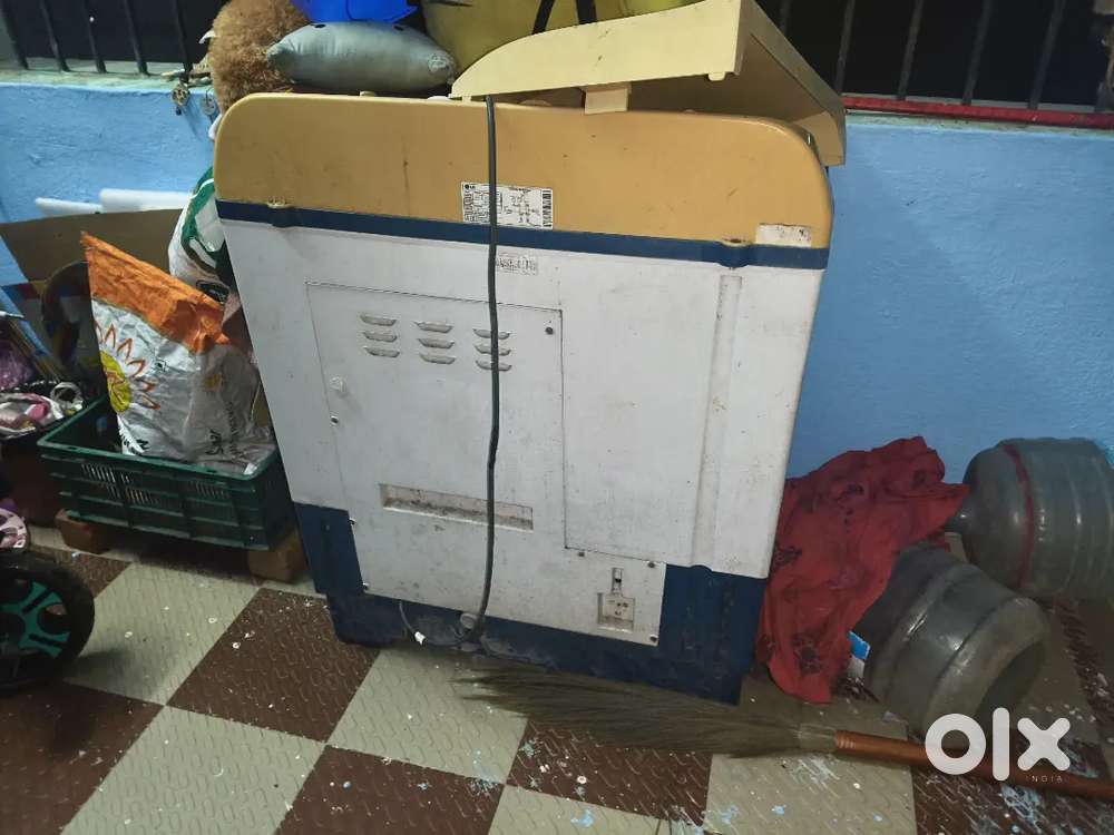 Semi automatic washing machine