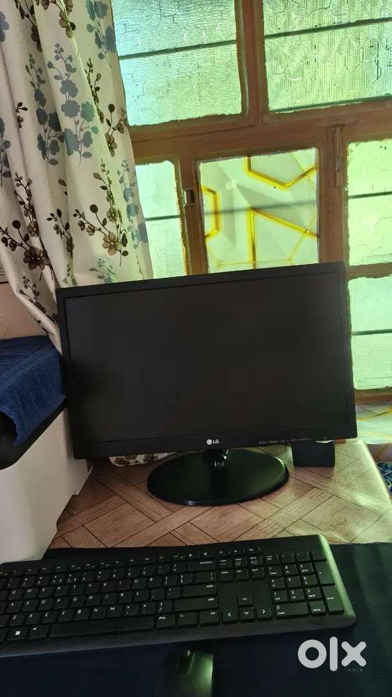 Win 11 . MSI processor computer 12gb ram /1tb 120 gb ssd