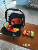 Baby car seater and perambulator