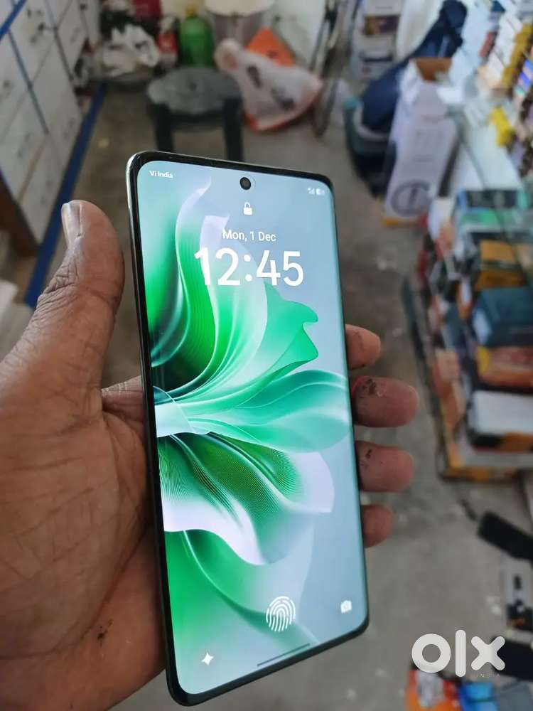 8+8ram/256st brand new condition one hand use