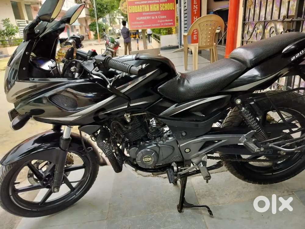 Single and driving good condition showroom track