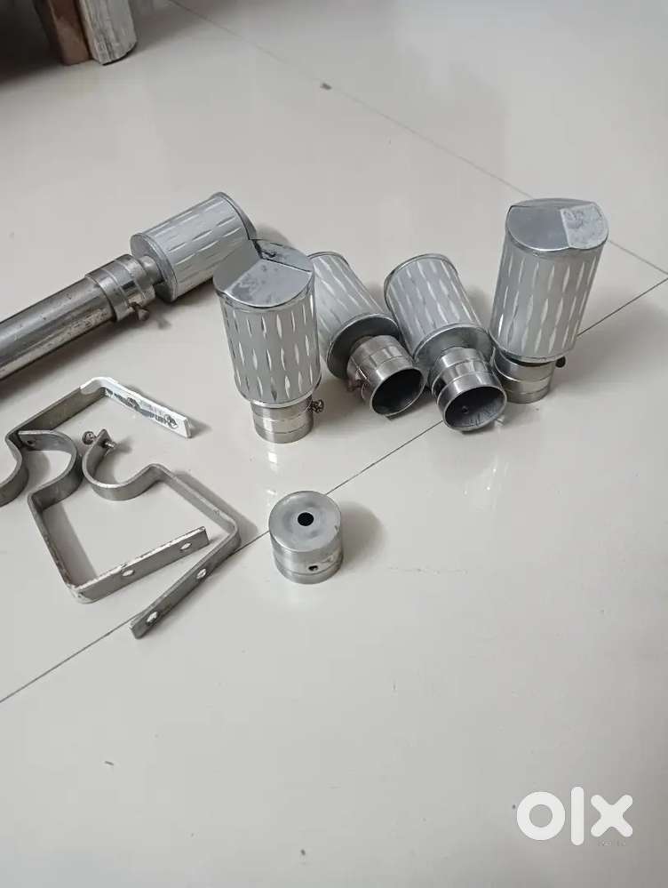Curtains pipe holders
