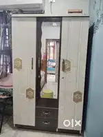 3 doors Wardrobes