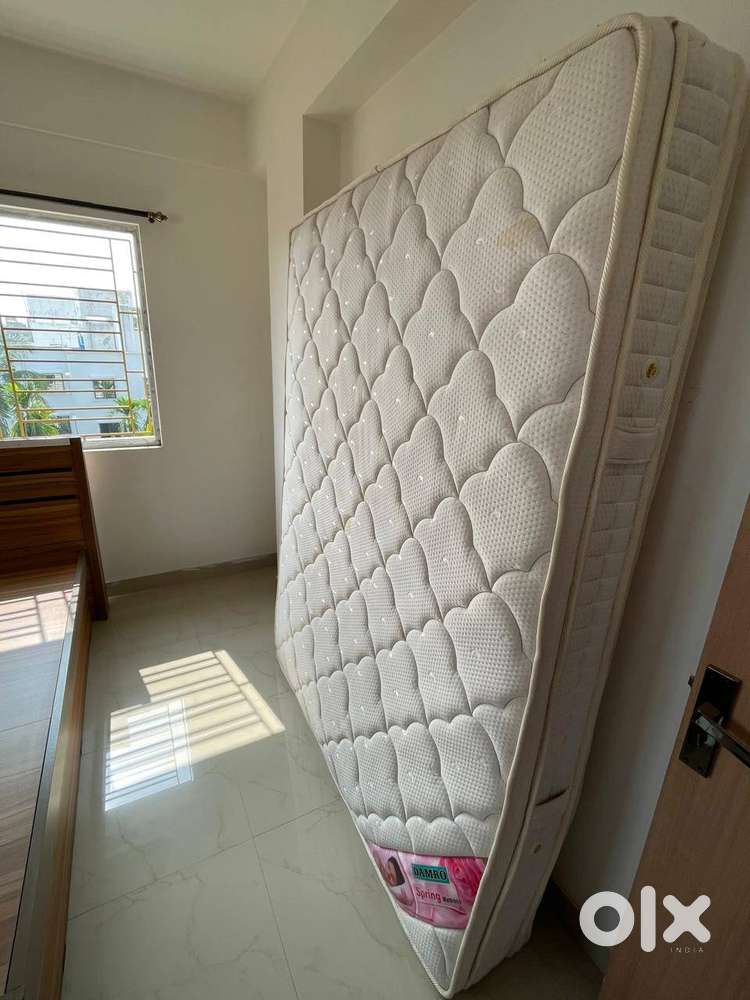 DAMRO 10 INCH SPRING MATTRESS