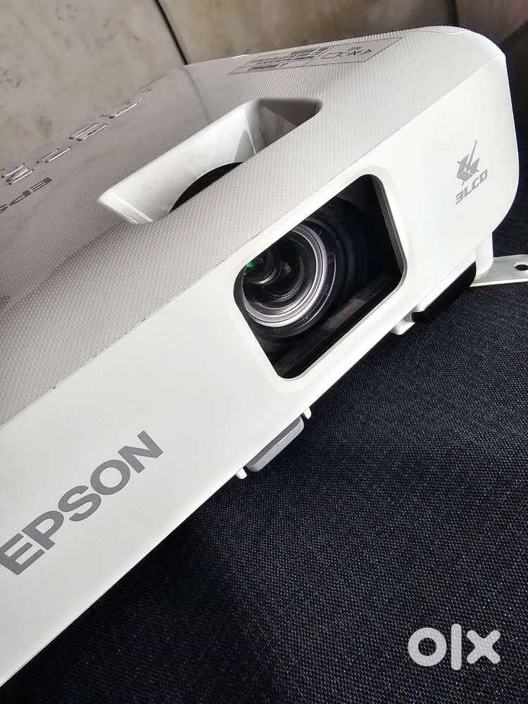 Epson EB-EO1 Projector - 3300 Lumens XGA Projector