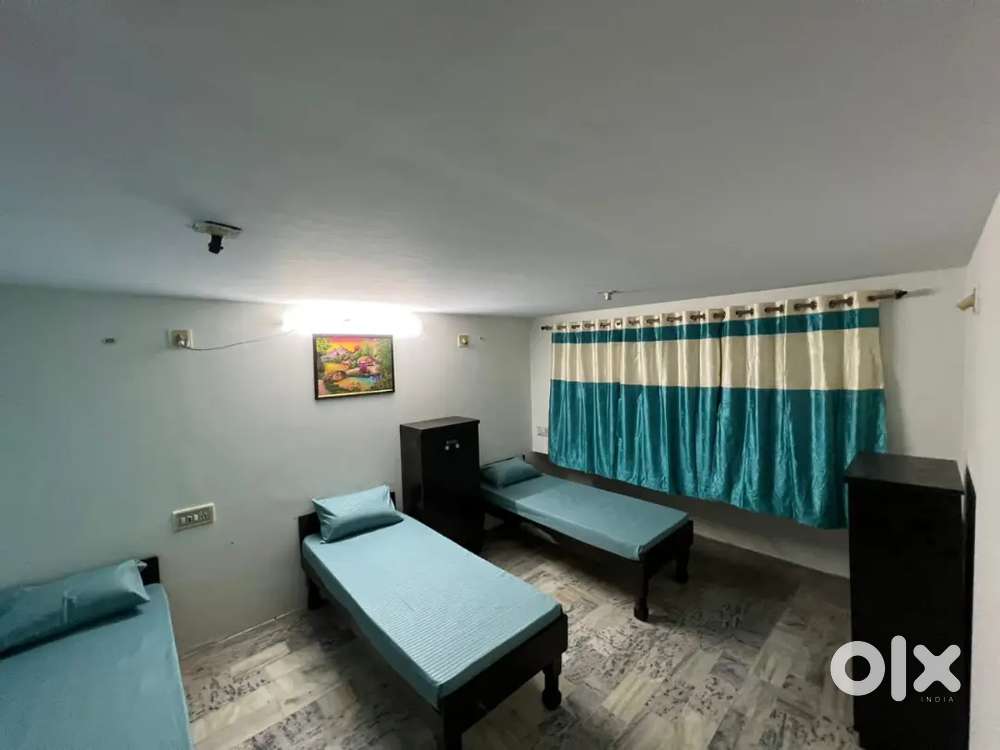 Vadodara best pg available with lowest budget for boys