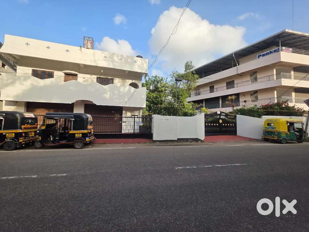 Building and flat/house for slae at Kottiyam Junction