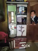 Dressing table with rotating mirror